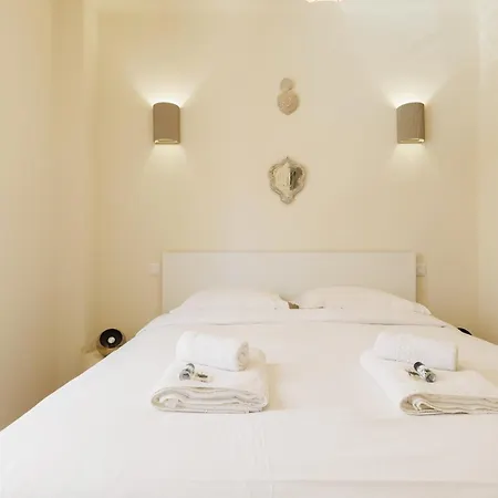 Le White Lotus Ecrin Chic Et Apaisant A 2 Min De La Croisette